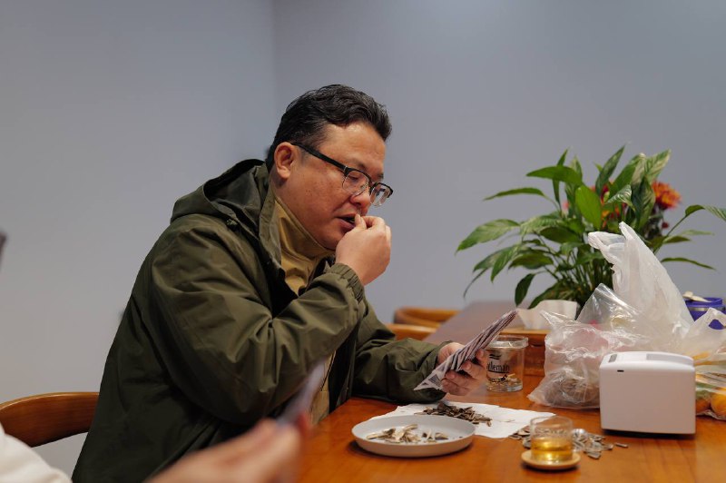 年度一次的吃蟹活动年度一次的吃蟹活动